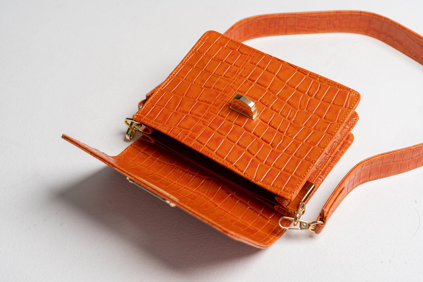 LOUN crossbody